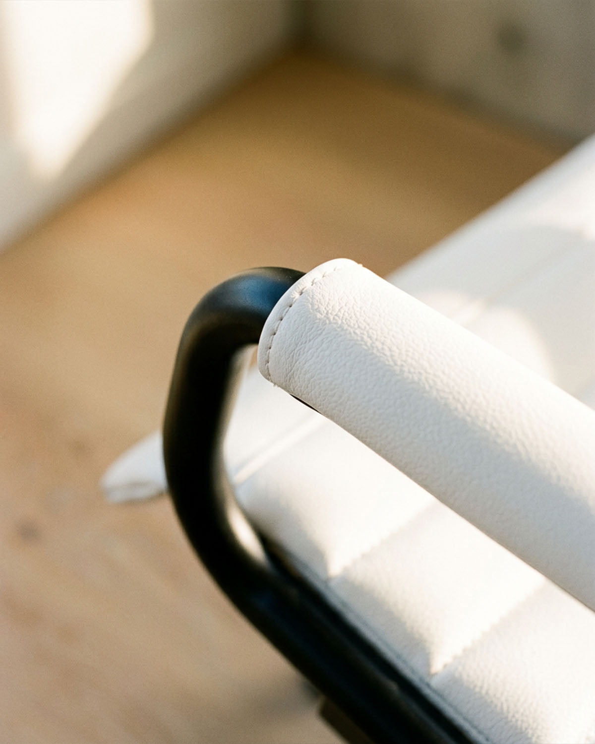 Greiner 59 - fauteuil de coupe blanc avec base étoile noire