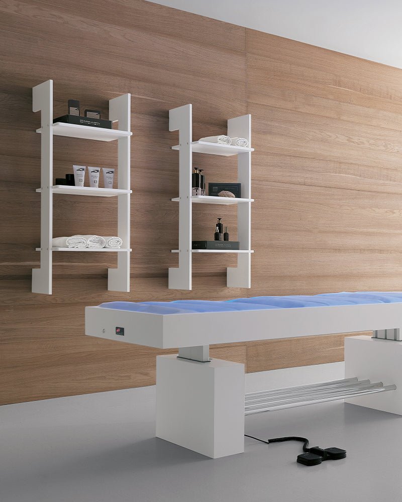 Akeba - White sales rack