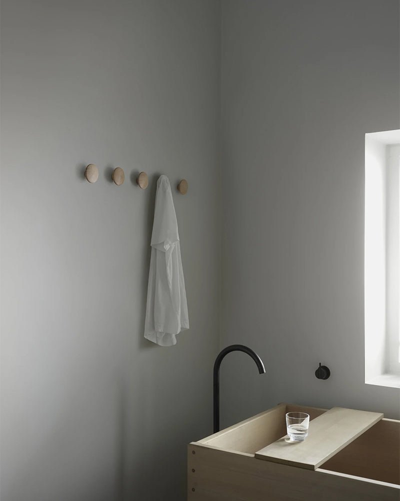 Dots - Hook in oak - ø17