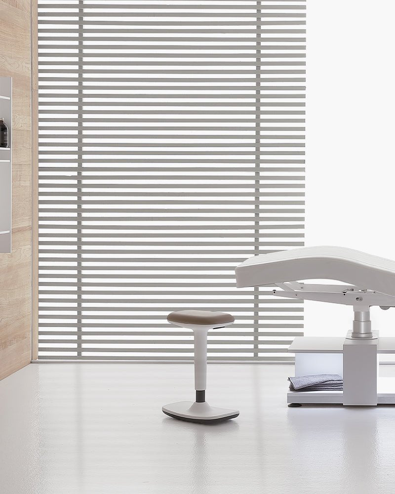 Flex - Dark gray treatment chair - Good ergonomics